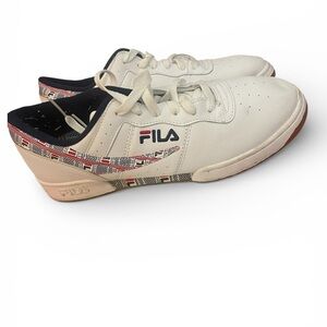 Fila Cream Sneakers with Red and Black Accents pre love Great conditions size 11